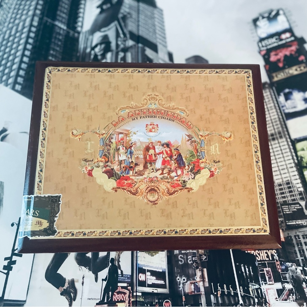“LA ANTIGUEDAD” CIGAR BOX